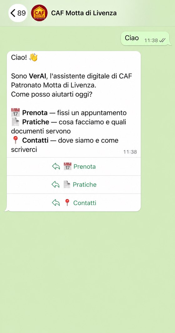 Il messaggio di benvenuto del bot WhatsApp del CAF, con il menu Prenota, Pratiche e Contatti